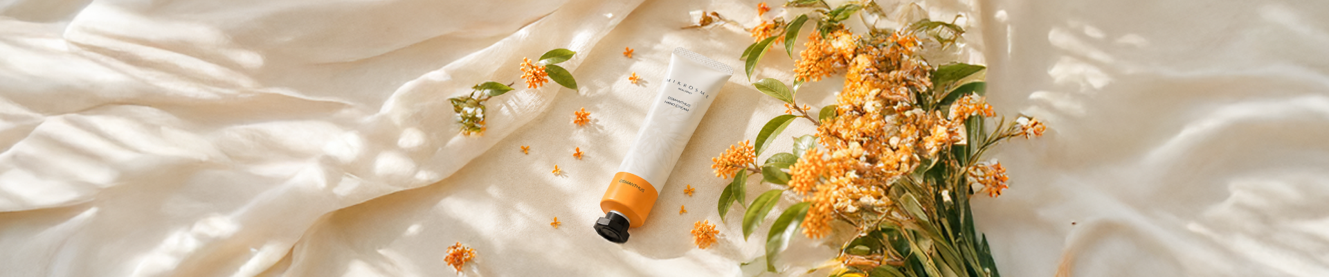 OSMANTHUS HAND CREAM<br>
�����ޥ󥵥� �ϥ�ɥ��꡼��<br>
(�ܥǥ����ѡ��ĥ���)